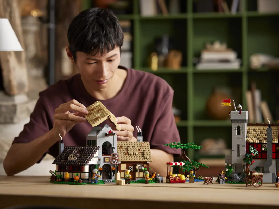 "Viduramžių miesto aikštė" Konstruktorius