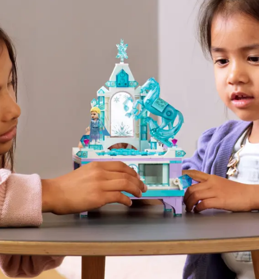 "Elzos brangenybių dėžutės kūrinys" Konstruktorius