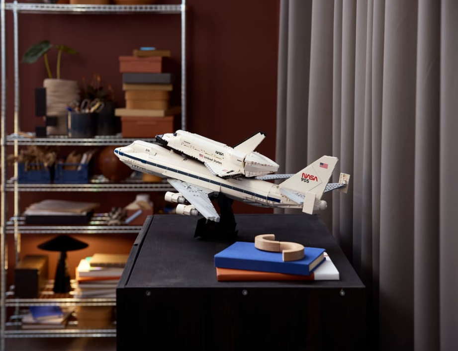 "Erdvėlaivių gabenimo orlaivis" Konstruktorius