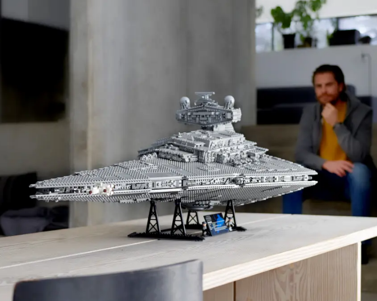 "SW IMPERINIS ŽVAIGŽDŽIŲ NAIKINTUVAS" Konstruktorius