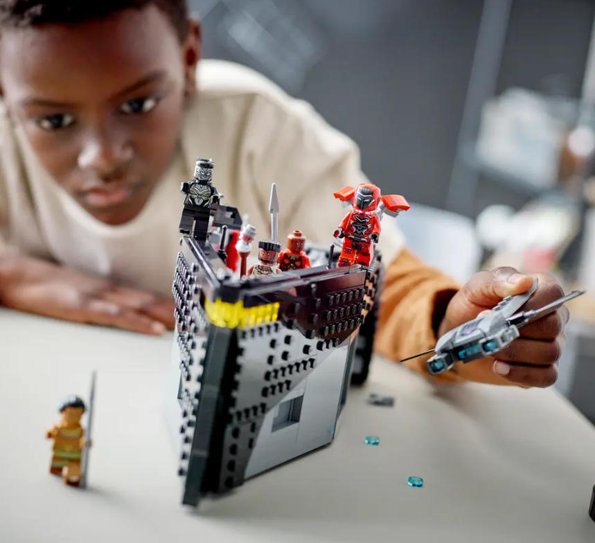 "Juodoji pantera: vandens karas" Konstruktorius